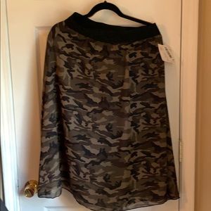 LulaRoe Lola Camo skirt, NWT, Large